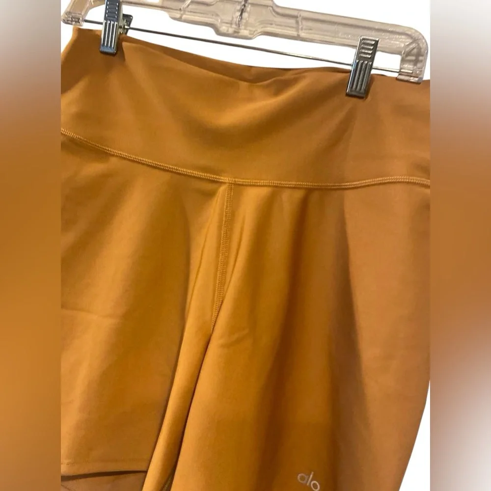 Alo Yoga active shorts Size